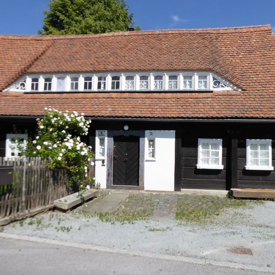 August-Hoffmann-Straße 8