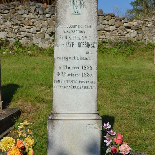 Evanjelický kostol s areálom, hrob s náhrobkom