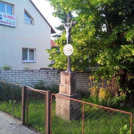 Kříž v Jincích u křižovatky