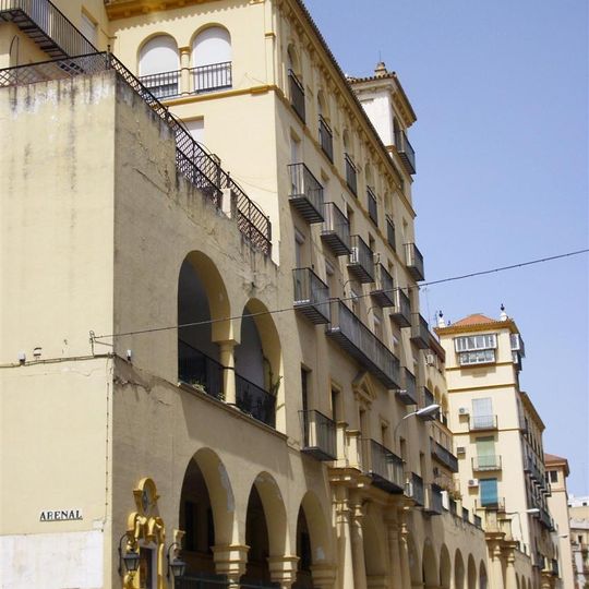 Edificio de viviendas y mercado municipal