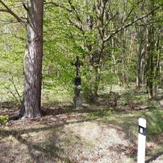 Kříž u lesa východně od Horních Slověnic