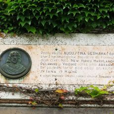 Pamětní deska Augustina Hermana na domě Cinibulkova 197 ve Mšeně