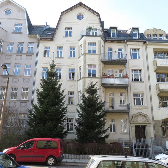Mietshaus in geschlossener Bebauung mit Vorgarten Georg-Landgraf-Straße 17