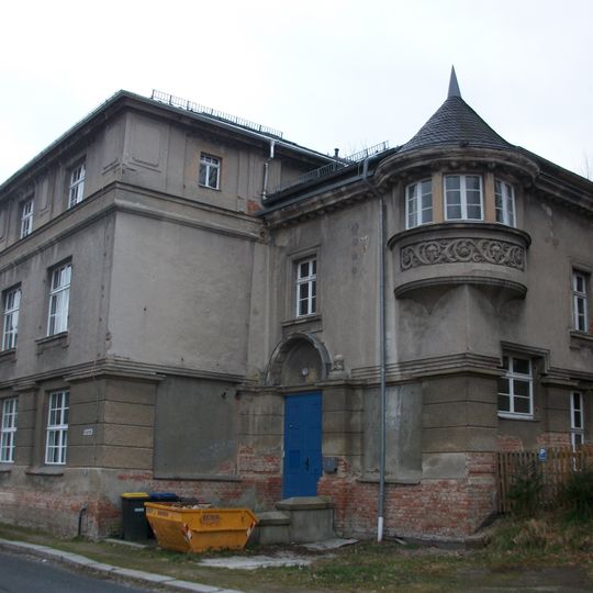 Verwaltungsgebäude in offener Bebauung Ringstraße 14