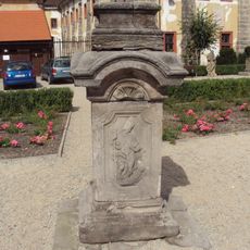 Podstavec sochy svatého Jana Nepomuckého z Manušic