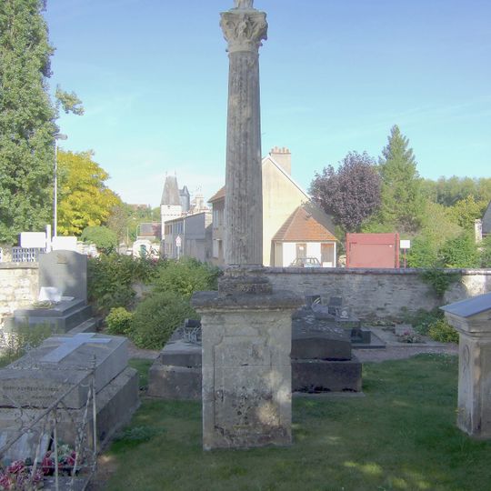 Croix du cimetière de Verson