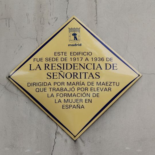 Placa conmemorativa en honor a la Residencia de Señoritas