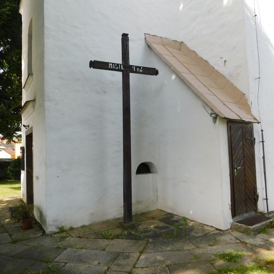 Misijní kříž u kostela ve Střížkově