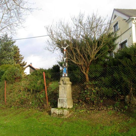 Kříž v Benešovicích u rozcestí