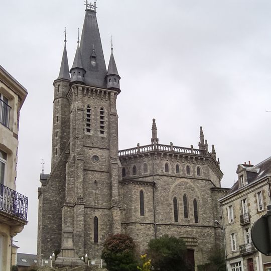 Église Saint-Pierre de Châteaubourg