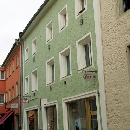 Wohn- und Geschäftshaus