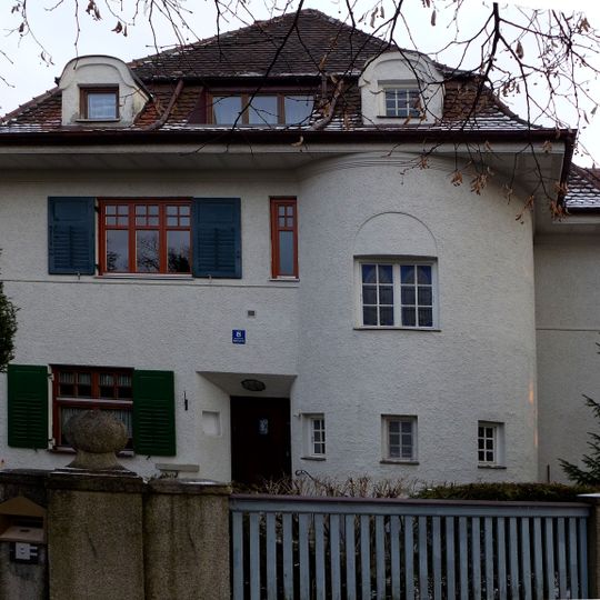 August-Exter-Straße 8