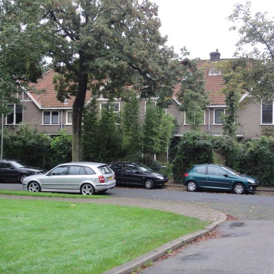 Vier middenstandswoningen in het Sonsbeekkwartier