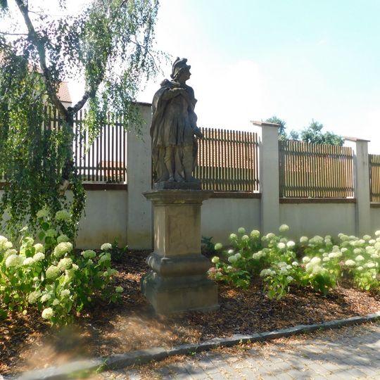 Socha svatého Jana u kostela v Malenovicích
