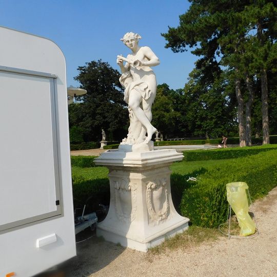 Socha Merkura v zámeckém parku ve Slavkově