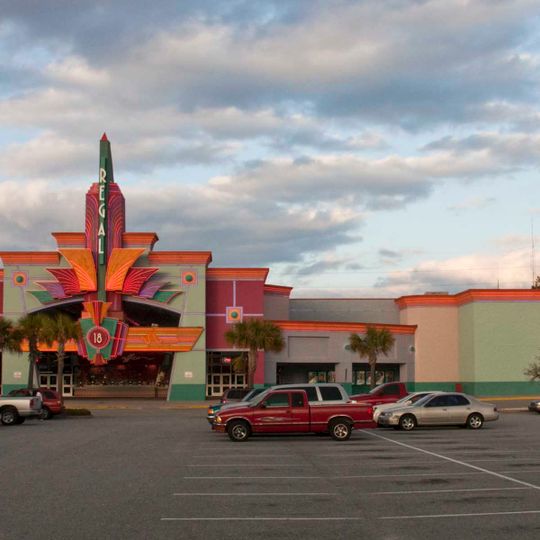 Regal Charles Towne Square Stadium 18