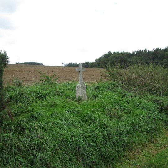 Kříž západně od Košetic u Líšťan
