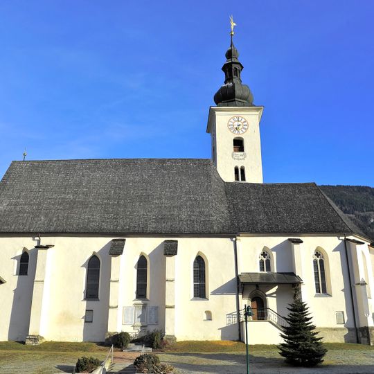 Kath. Pfarrkirche hl. Michael mit Friedhofsmauern und Toren