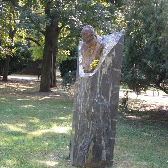 Busta Jana Nepomuka Anastáze Opaska v Komenského parku v Kolíně