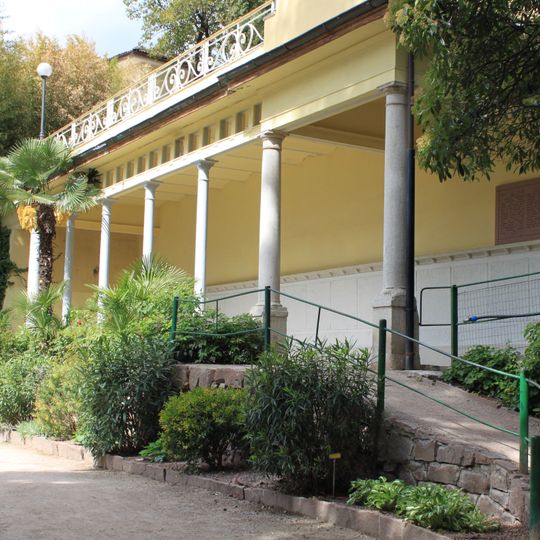 Wandelhalle am Eingang zur Guntschnapromenade