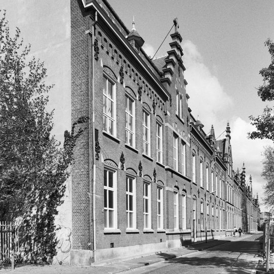 Het huis met de dertien celletjes