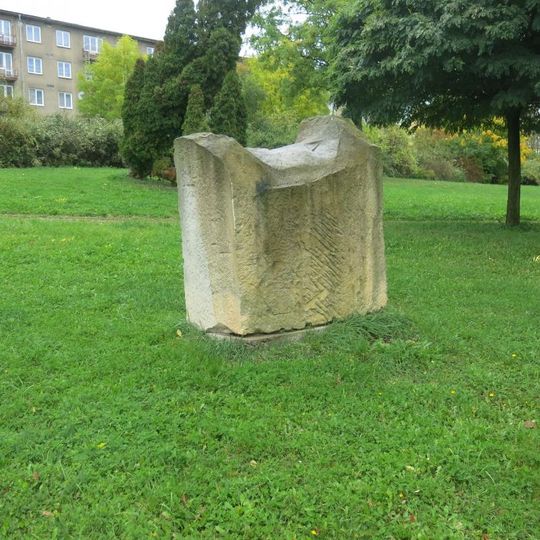 Kamenná plastika v Pietním parku v Litvínově