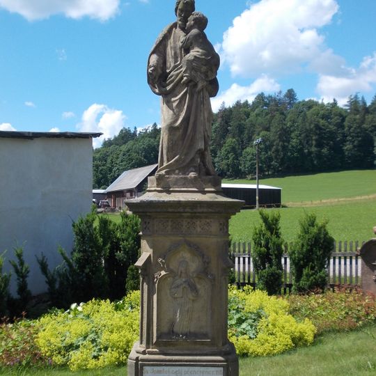 Socha svatého Josefa u kostela v Levínské Olešnici