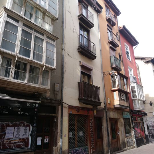 Casa Cuchillería 81