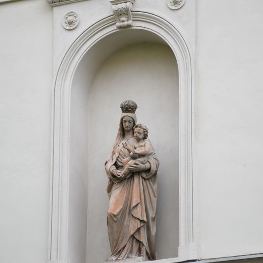 Socha Panny Marie v nice domu Jiráskova 7
