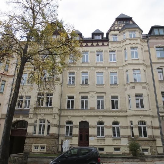 Mietshaus in geschlossener Bebauung mit Vorgarten Barbarossastraße 58