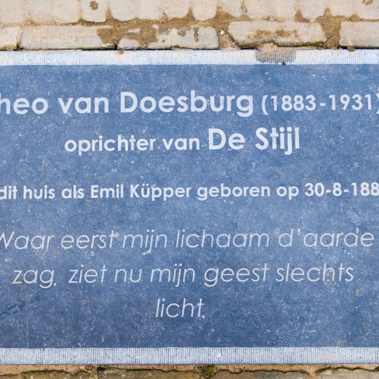 Gedenksteen Theo van Doesburg