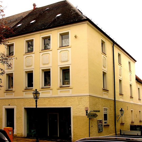 Wohn- und Geschäftshaus