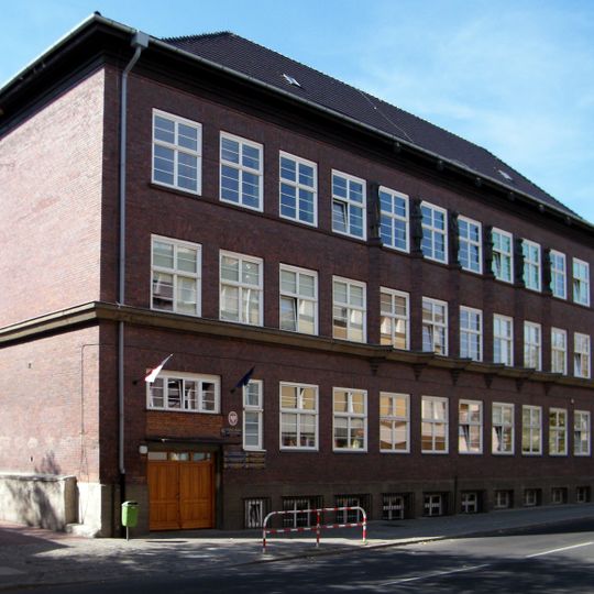 Budynek Zespołu Szkół im. Prymasa Tysiąclecia Stefana Kardynała Wyszyńskiego w Opolu