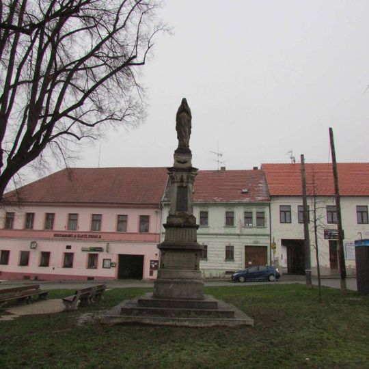 Socha Panny Marie na náměstí v Čechticích