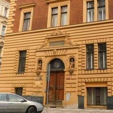 Pamětní deska Antonína Wiehla a Karla Gemperleho na domě čp. 542 ve Zborovské ulici na Smíchově