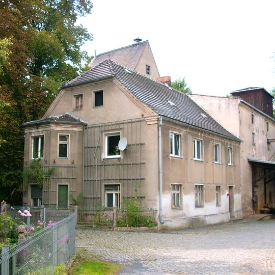 Obermühle; Mühle mit Wohnhaus, Produktionsgebäude, Aufbereitungsturm und Mühlgraben Mühlstraße 3