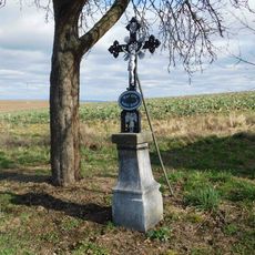 Kříž v Malé Pasece u hlavní silnice