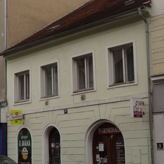 Náměstí Jana z Dražic 317