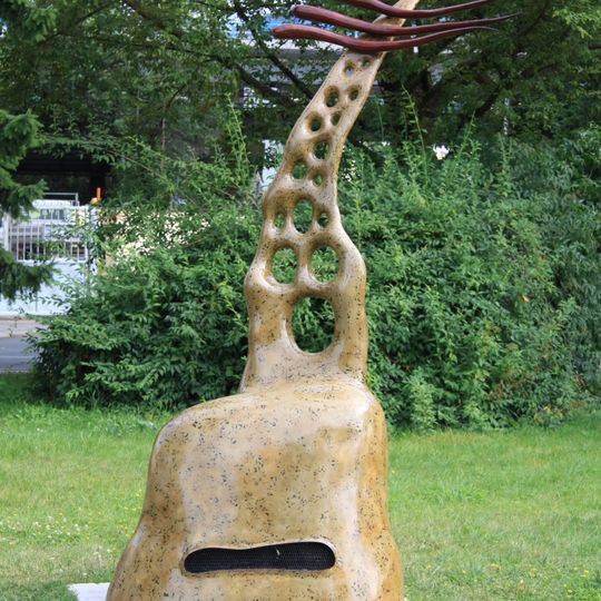 Betonová plastika v parku u Obloukové ulice v Děčíně