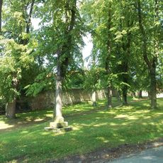 Kříž v Miroticích u rozcestí