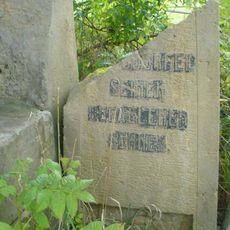 Rozvalený kříž v Kamenické Nové Vísce