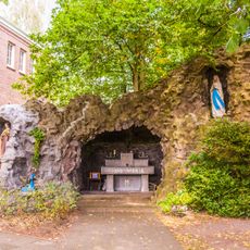 Complex Carmelietenklooster: Lourdesgrot
