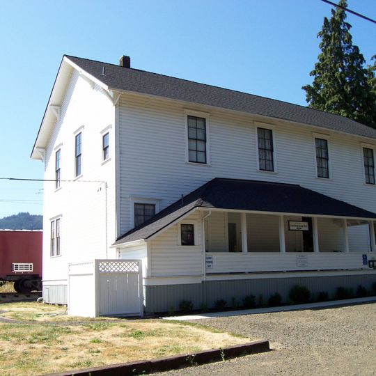 Lewisburg Hall and Warehouse Company Building