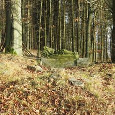 Socha Ježíše Krista v ruinách kaple Božího hrobu na Křížové cestě ve Velkém Šenově