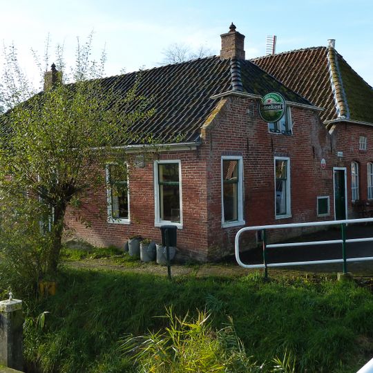 Café-woonhuis met aangebouwde schuur