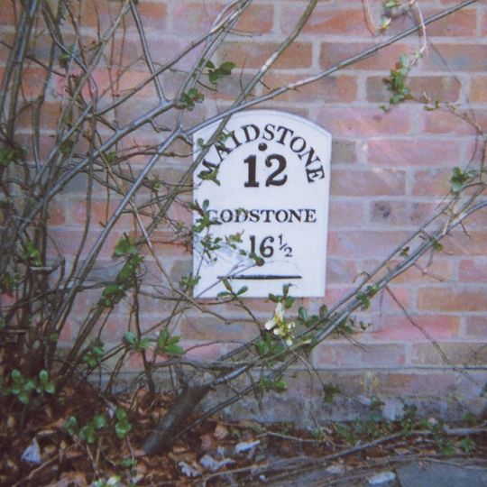 Milestone, Sevenoaks Road, in wall of "Oakenhurst"