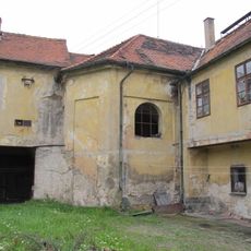 Zemědělský dvůr čp. 1 s kaplí