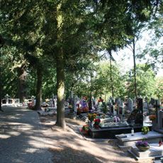 Cmentarz przykościelny w Szembruku