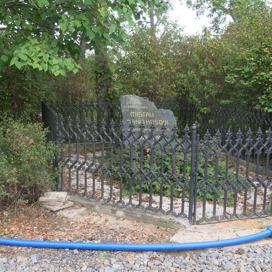 Pomník Jana Husa na konci Husovy ulice v Mnichově Hradišti