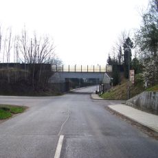 Železniční most přes ulici Brigádníků ve Vysoké Lhotě